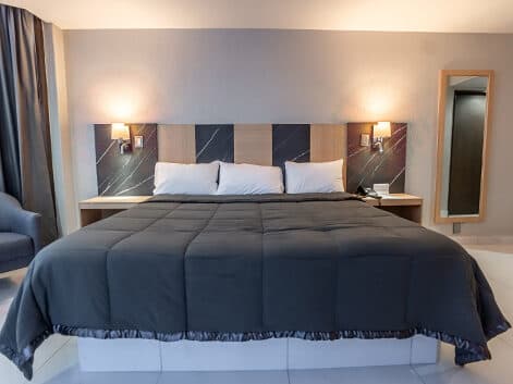 Single room with king-size bed, Hotel Real Plaza San Luis Potosí